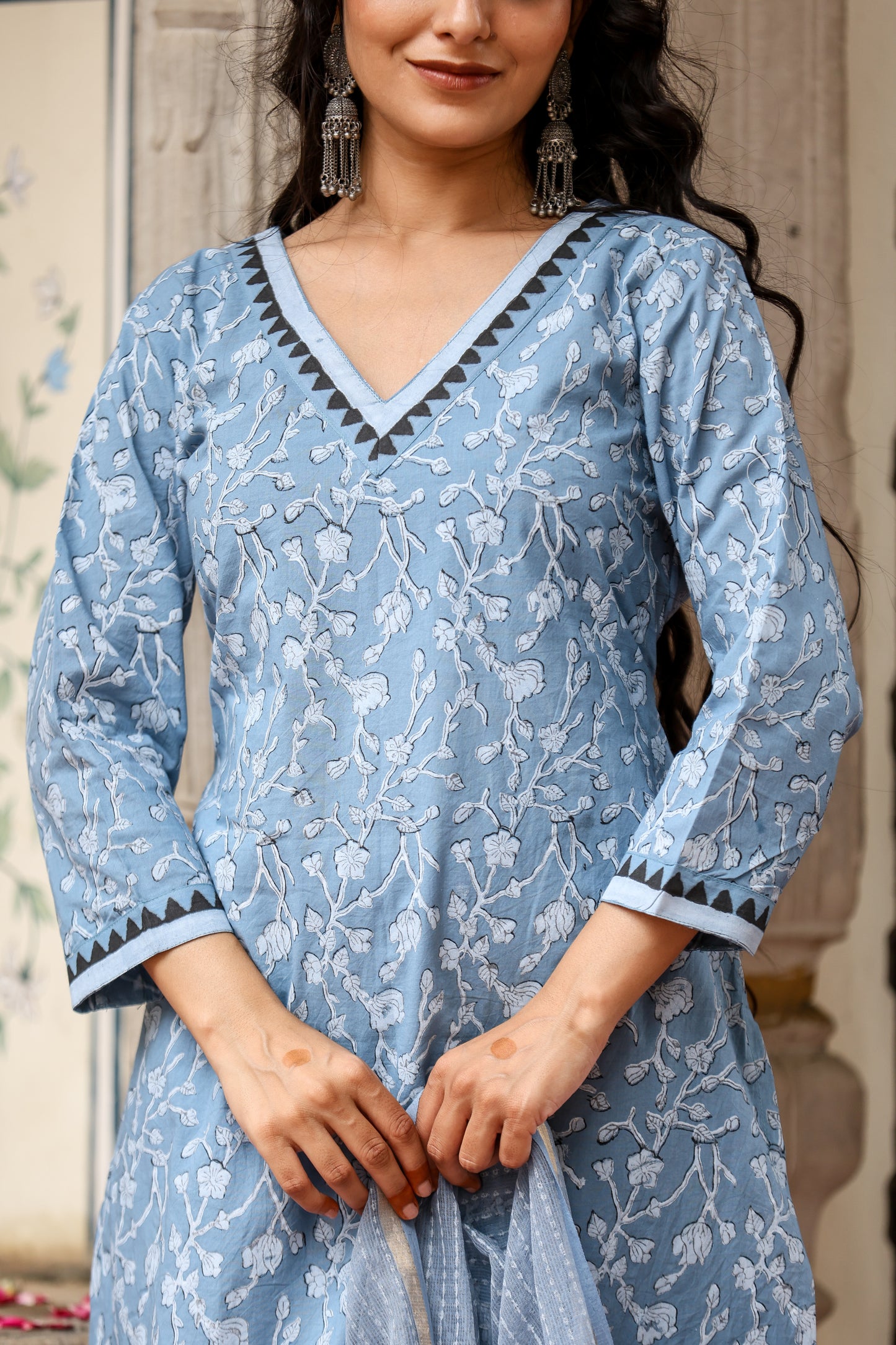 Bahe Kurtiz Handblock Printed grey Pure Cotton V Neck kurta Set with kota doriya Dupatta for Womens