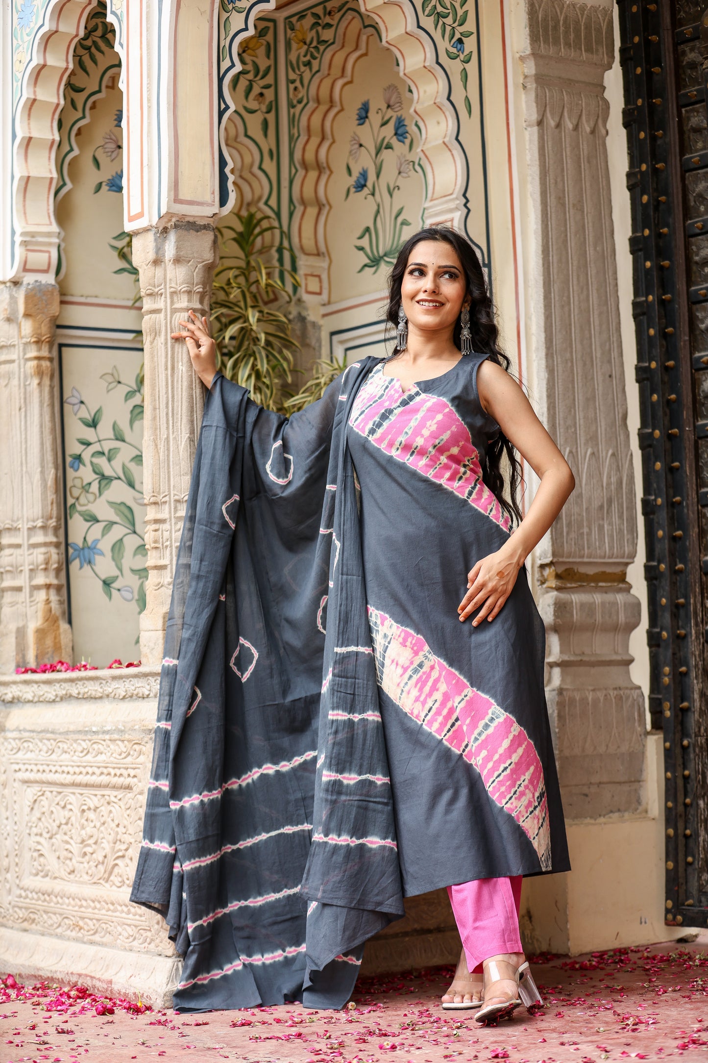 Charcoal Grey & Pink Shibori Sleeveless Kurta Set with Matching Dupatta for womens
