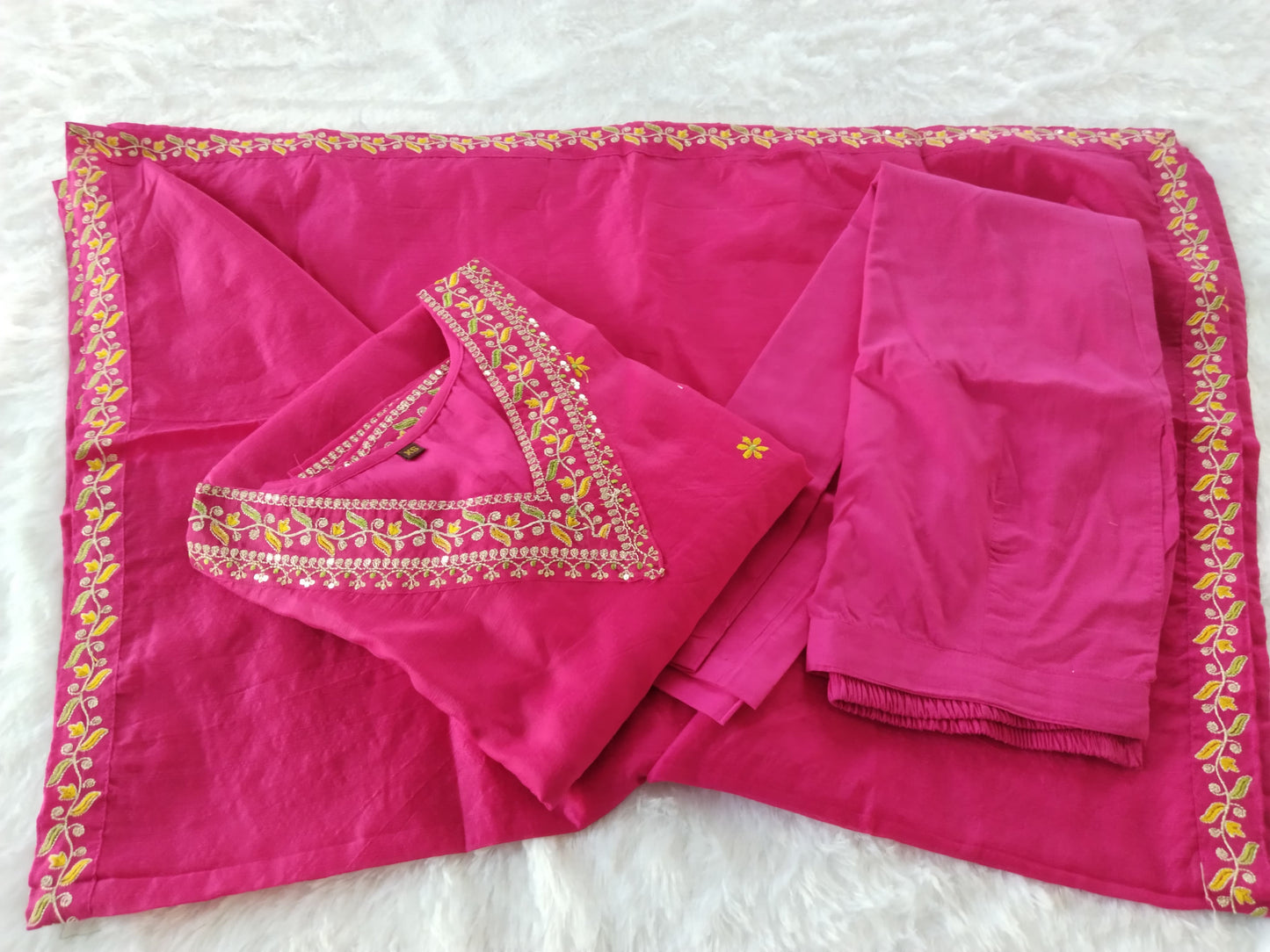 Bahe Kurtiz Rani pink Chanderi embroidary Kurta and pant with Dupatta set