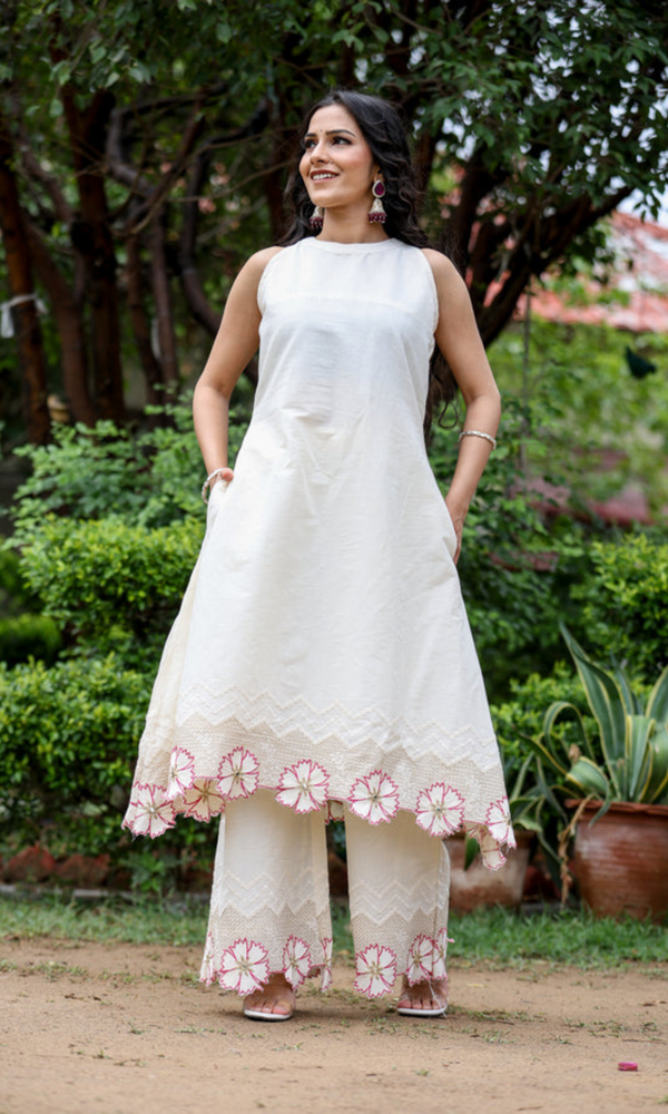 Elegant Off-White Embroidered Cotton Kurta Set with Floral Detailing for womens