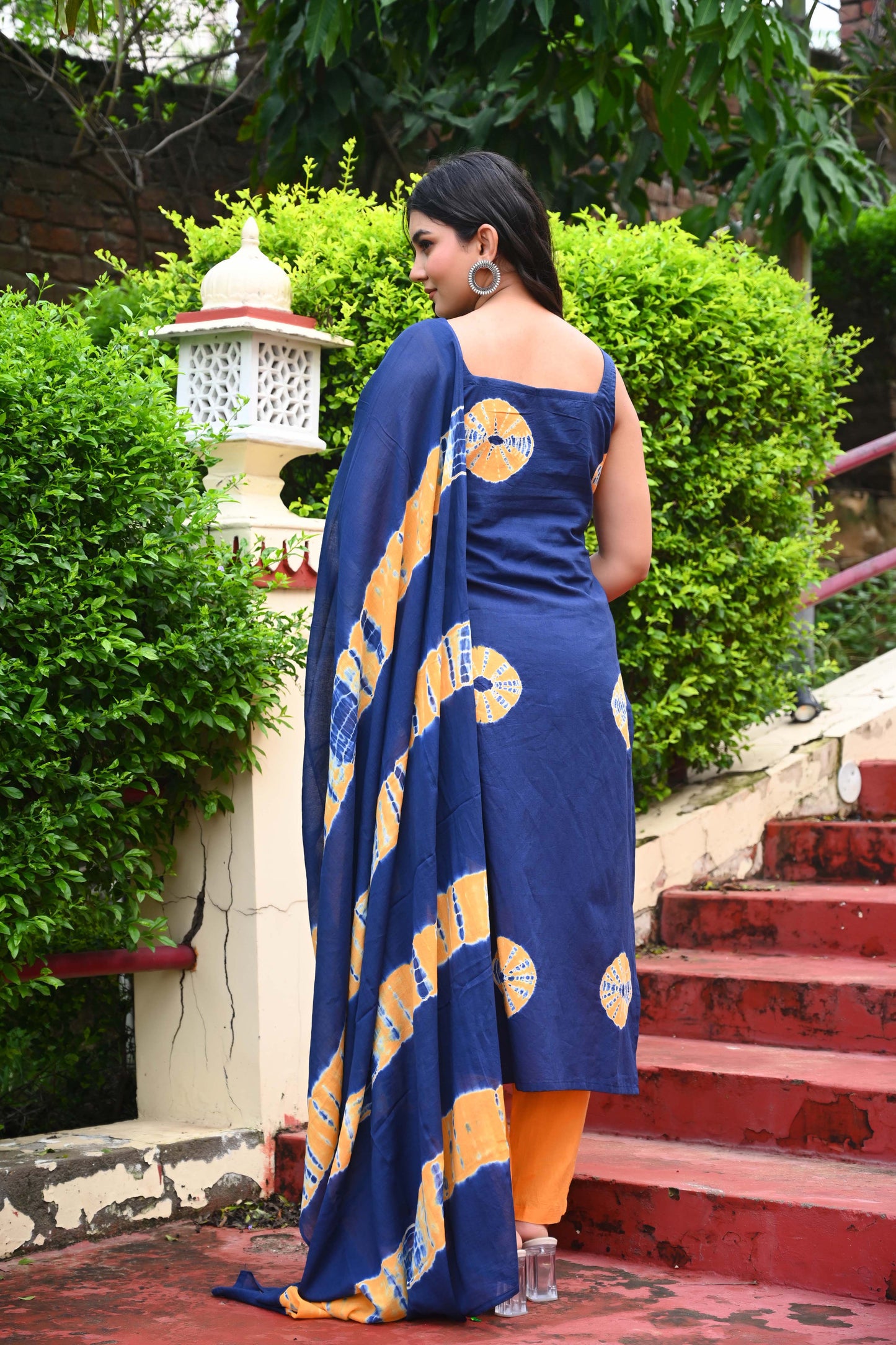 Bahe Kurtiz  Tie-Dye Straight Cut Kurta Set with Contrasting Pants and Dupatta for Women
