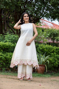 Elegant Off-White Embroidered Cotton Kurta Set with Floral Detailing for womens