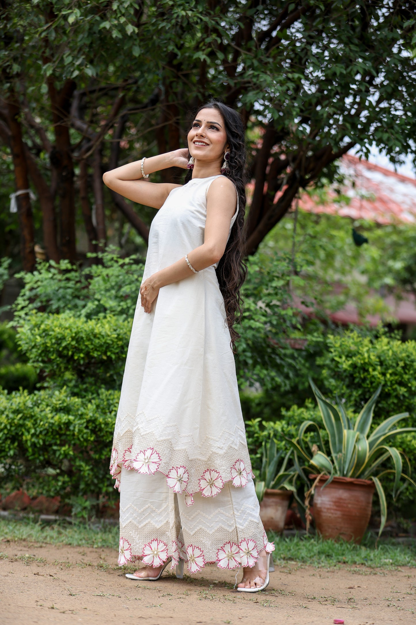 Elegant Off-White Embroidered Cotton Kurta Set with Floral Detailing for womens