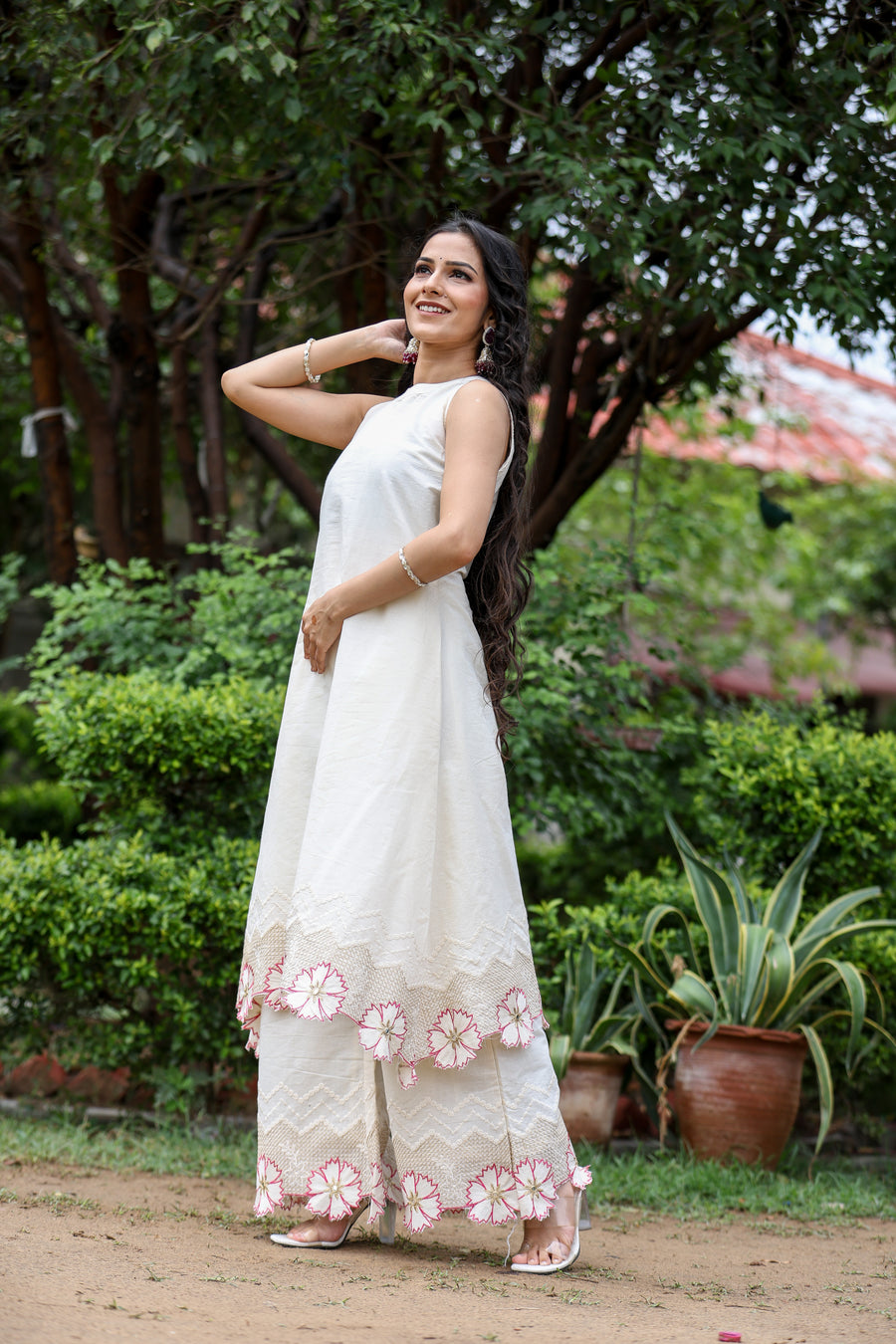 Elegant Off-White Embroidered Cotton Kurta Set with Floral Detailing for womens