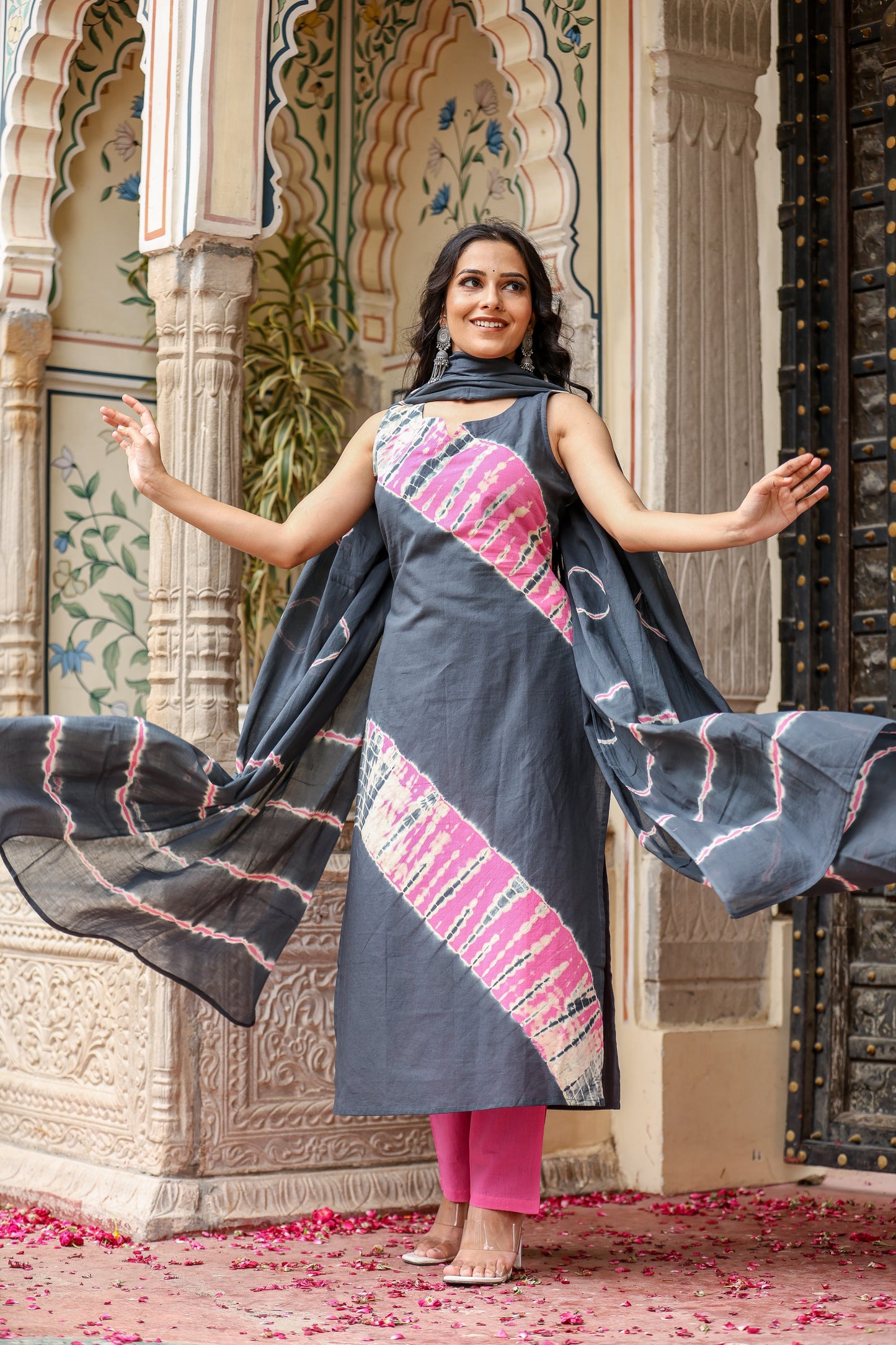 Charcoal Grey & Pink Shibori Sleeveless Kurta Set with Matching Dupatta for womens
